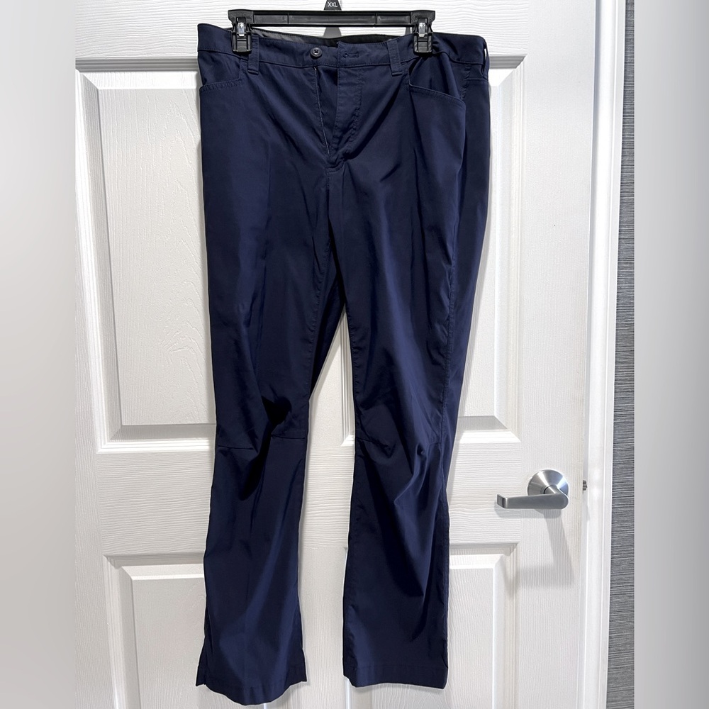 EUC Eddie Bauer lightweight navy pants 34x30